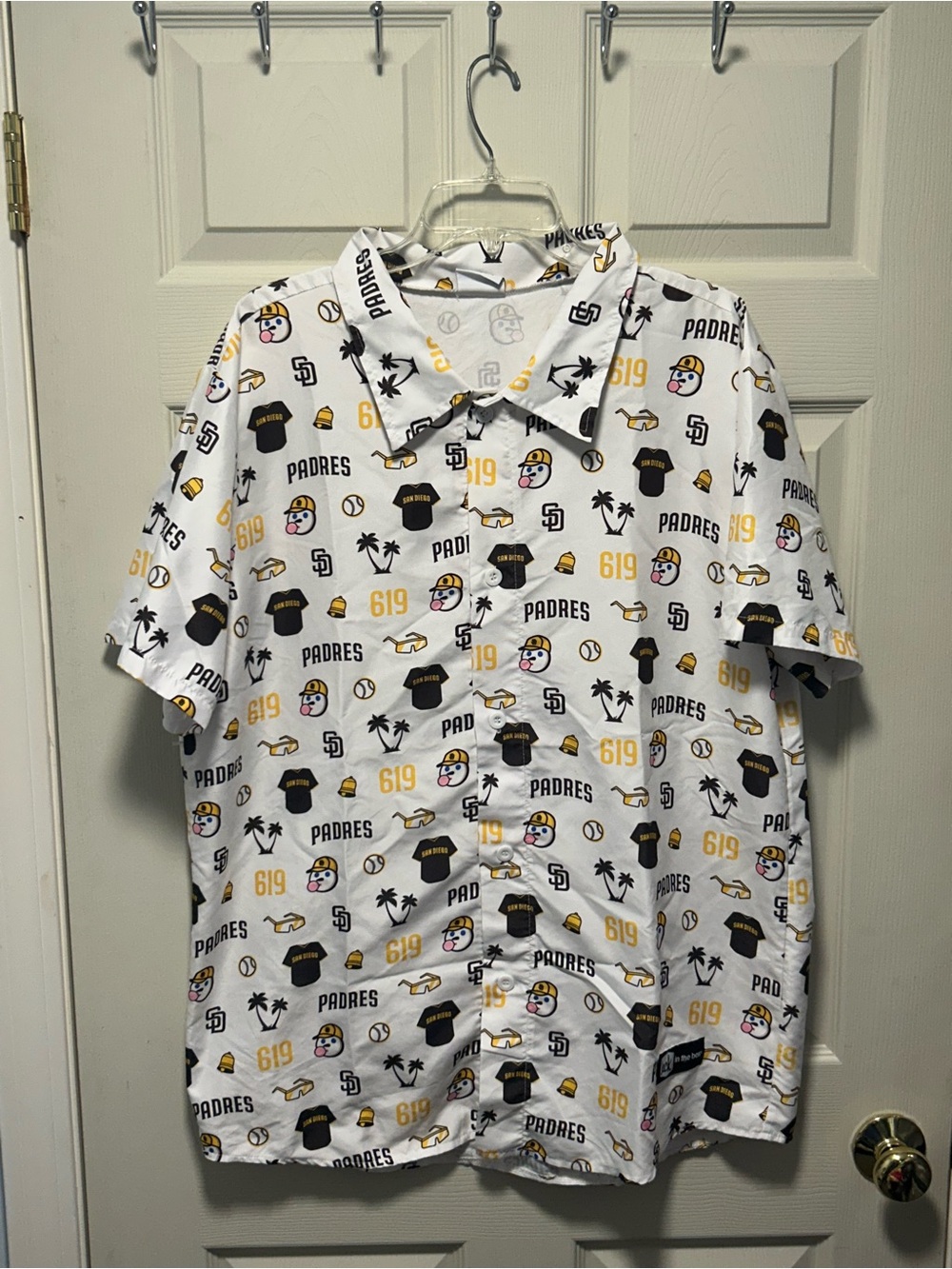 BDA Sports MLB San Diego Padres Jack in the Box Hawaiian Shirt Button Up Size XL